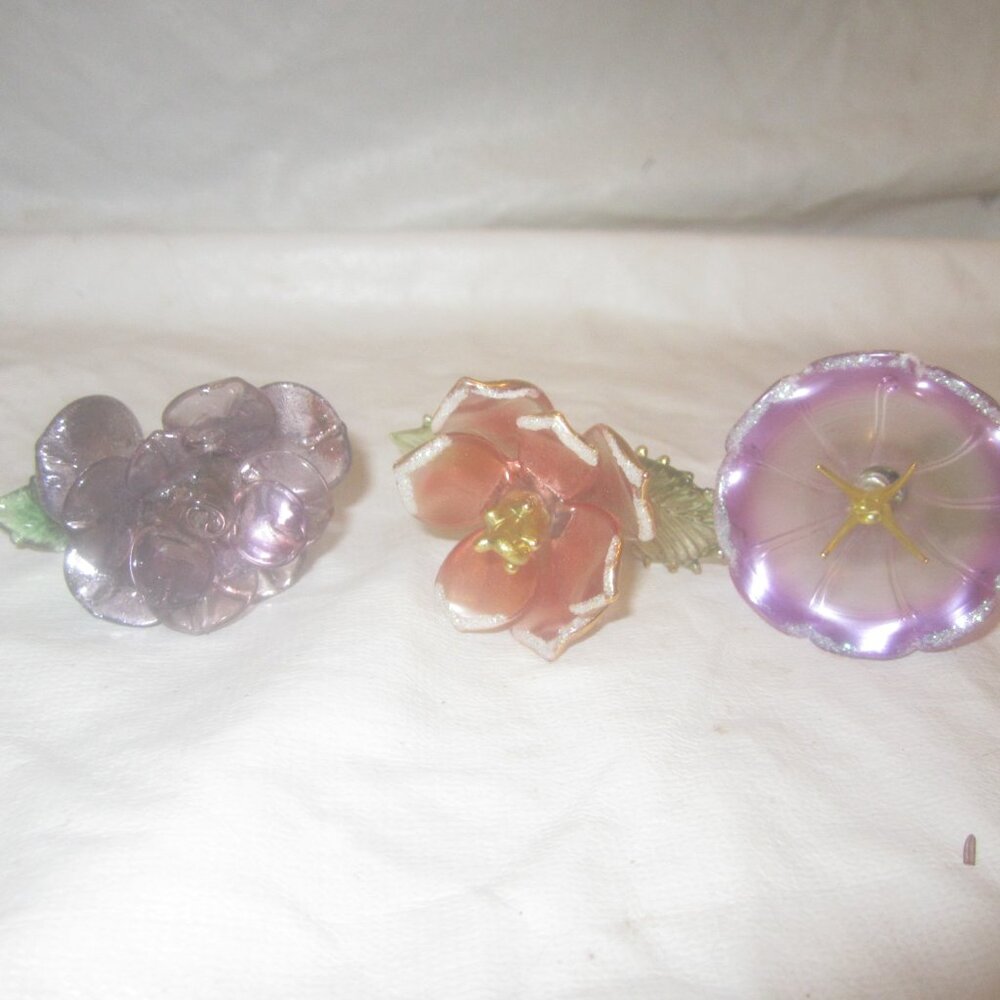 VTG SET OF 3 GLASS ART FLOWERS, HAND BLOWN AND SHAPED, LOTS OF DETAIL & COLOR